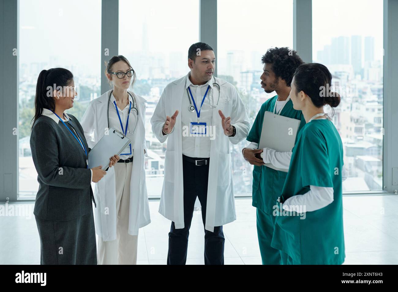 Man woman talk work discussing hi-res stock photography and images - Alamy
