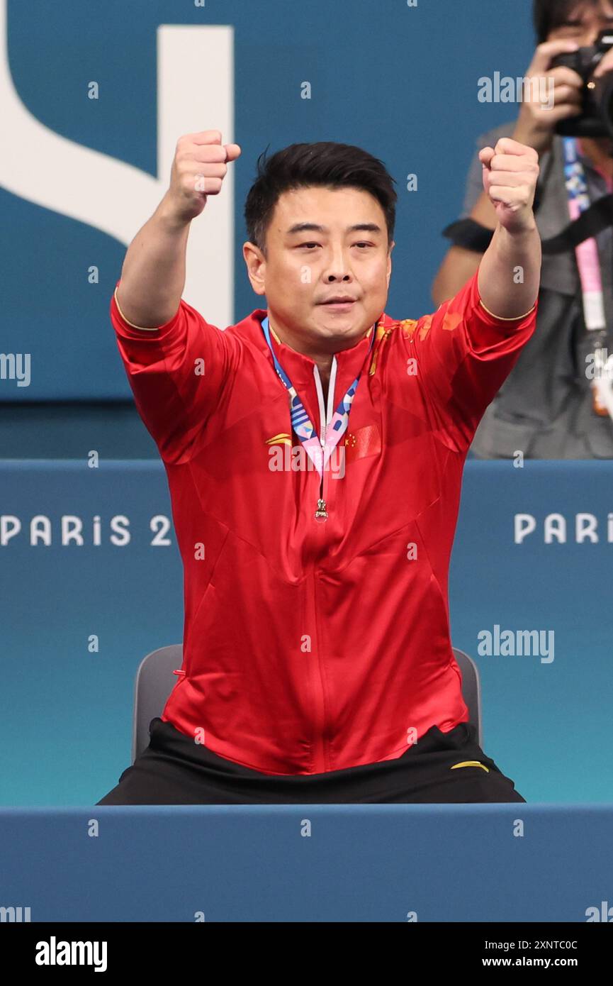 paris-france-2nd-aug-2024-coach-wang-hao-of-china-reacts-during-the-mens-singles-semifinal-match-of-table-tennis-between-fan-zhendong-of-china-and-felix-lebrun-of-france-at-the-paris-2024-olympic-games-in-paris-france-on-aug-2-2024-credit-liu-xuxinhuaalamy-live-news-2XNTC0C.jpg