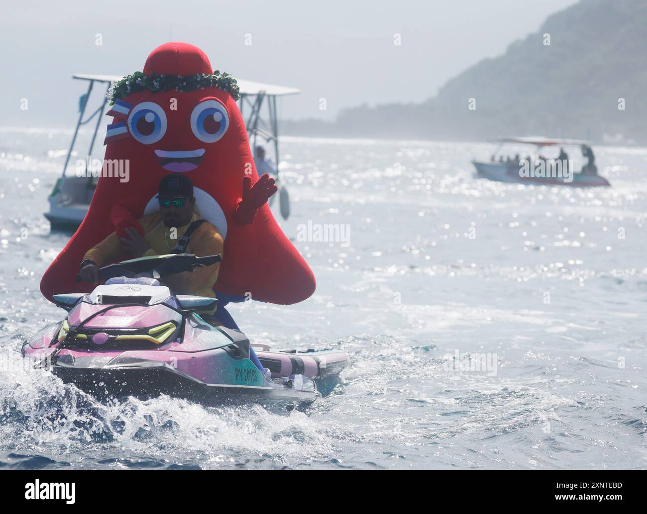 Mascotte Phryge Surf Des Jeux Olympiques Paris 2024, Peluche Figurine Doudou Et Compagnie