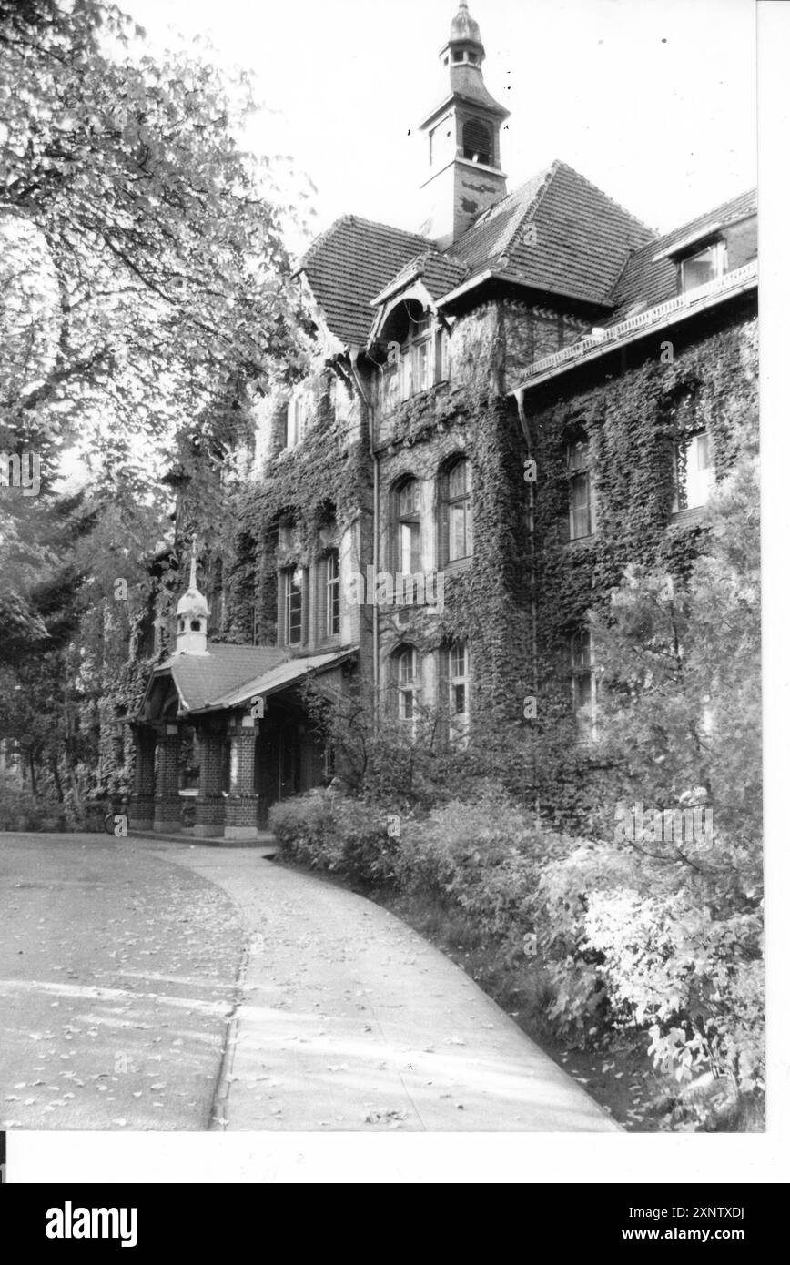 This building in Beelitz-Heilstätten is still in use. Many other ...
