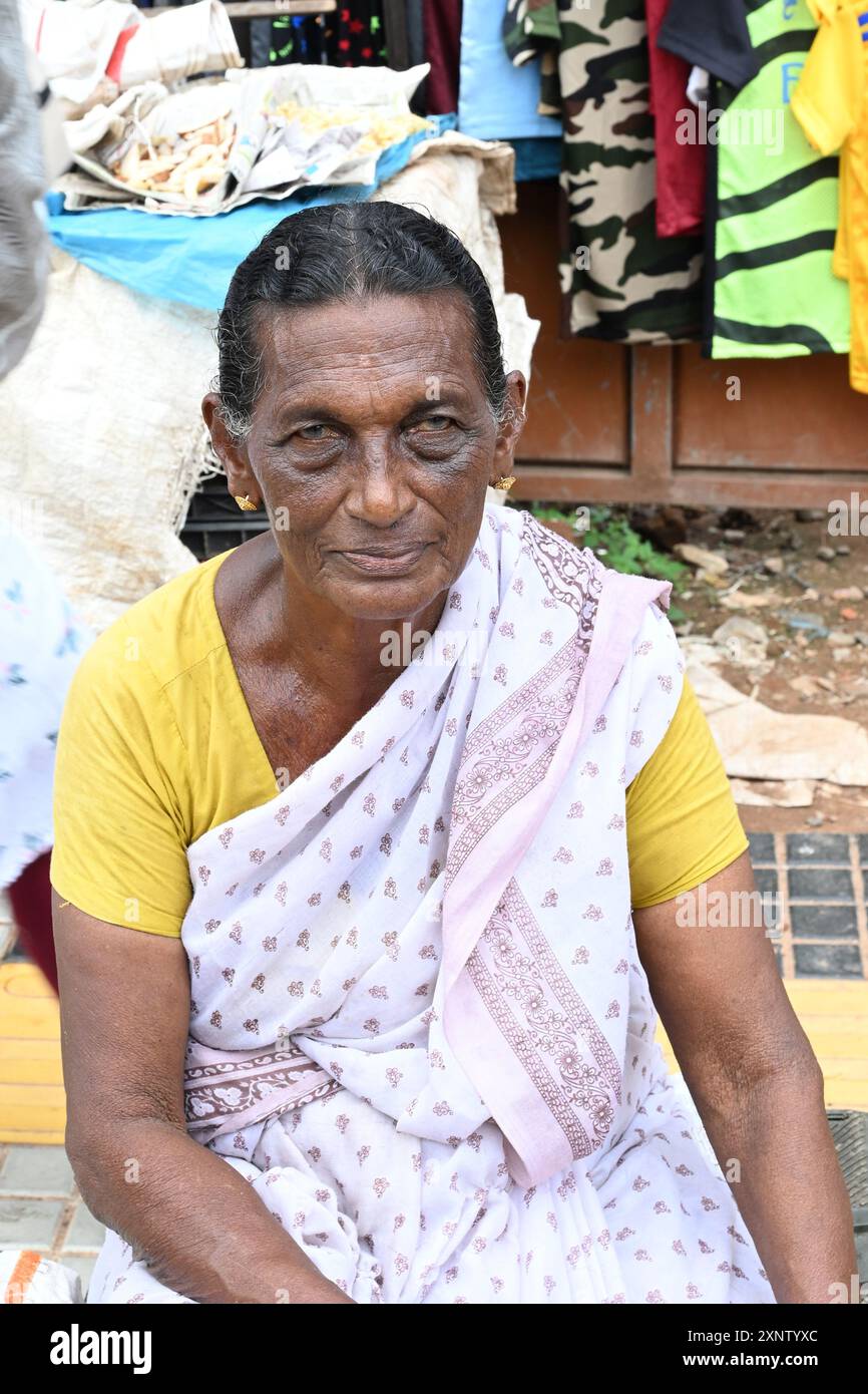 Old ladyin kerala hi-res stock photography and images - Alamy