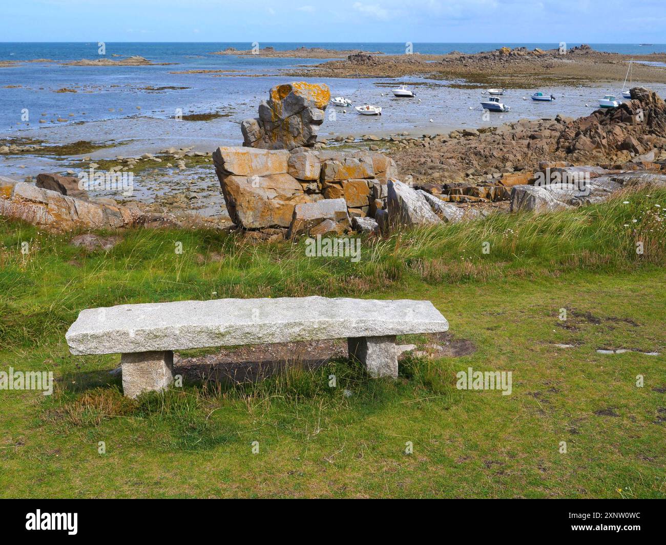 Brittany. Around Pleubian in the Cotes d'Armor, along the GR34, the famous customs officers' path.    BRITTANY, BRETON, WEST FRANCE, LANDSCAPE, SEA, SEASIDE, BEACH, HOLIDAYS, HOLIDAY, LEISURE, TOURISM, TOURIST, TRAVELER, HOLIDAY, HIKING, HIKER , WALKING, TREKKING, VISIT, CUSTOMS PATH, COASTAL PATH, WEATHER, TOWN, SEA STATION, BEACH, BOAT, BARQUE, BOAT, SHIP, credit:MHRC/Photo12 Stock Photo