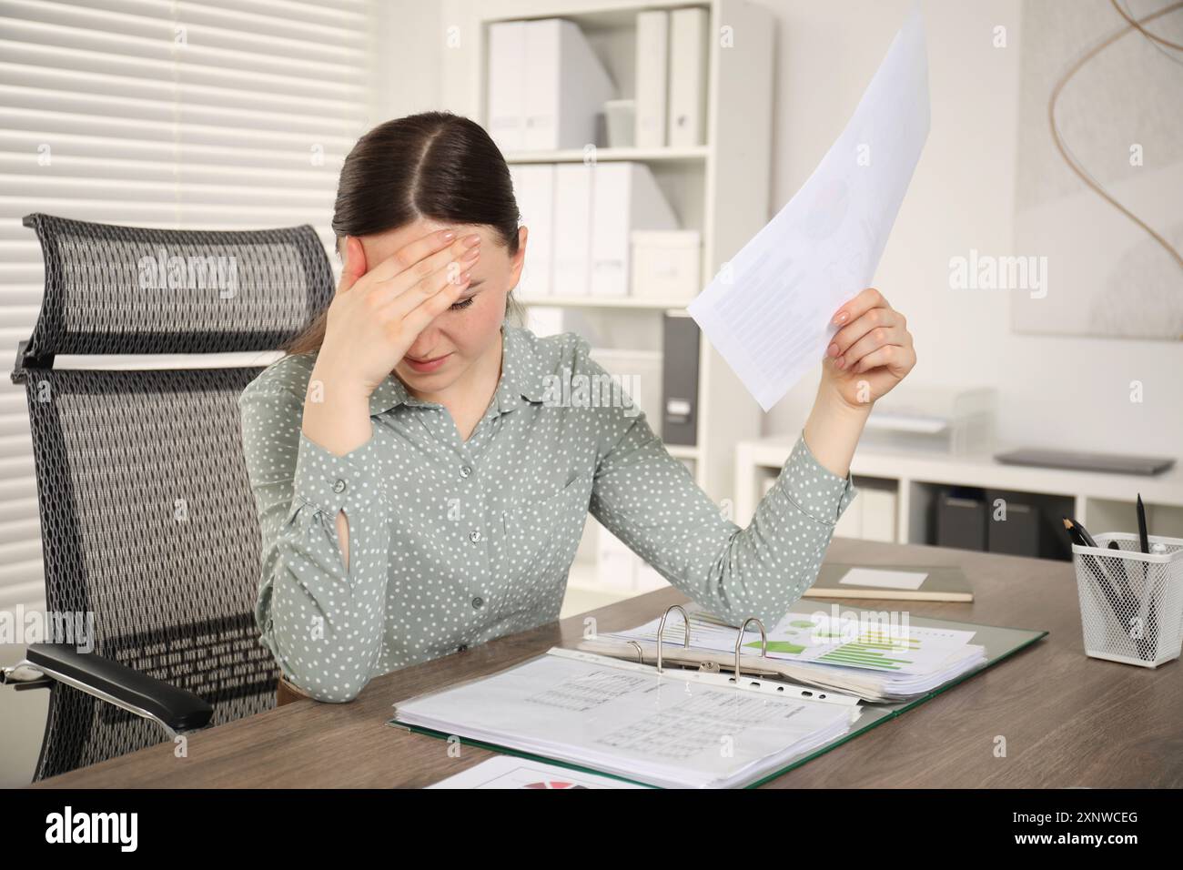 Embarrassed young woman table hi-res stock photography and images - Alamy