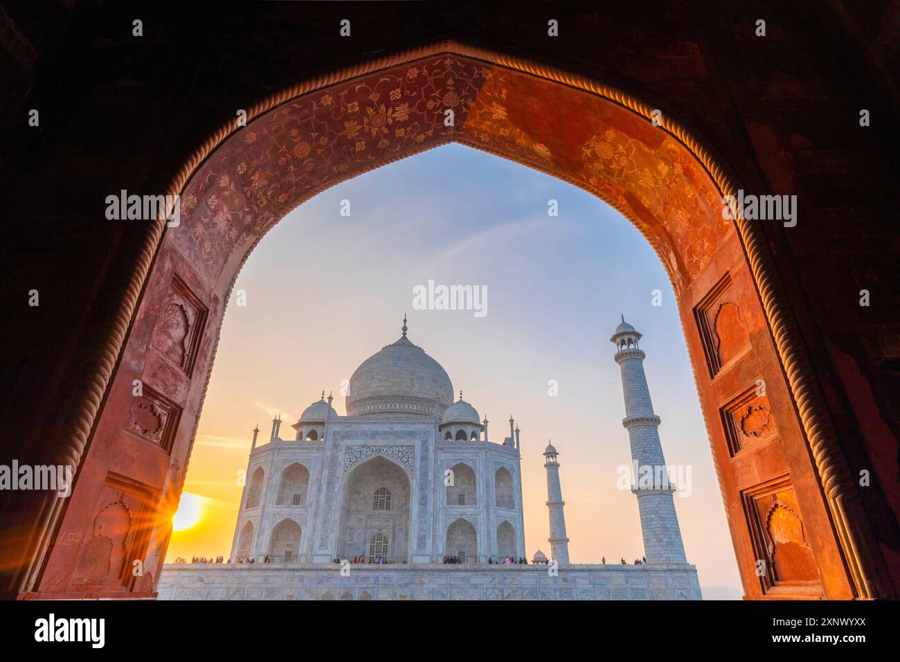 Sun setting at the Taj Mahal, UNESCO World Heritage Site, Agra, Uttar ...