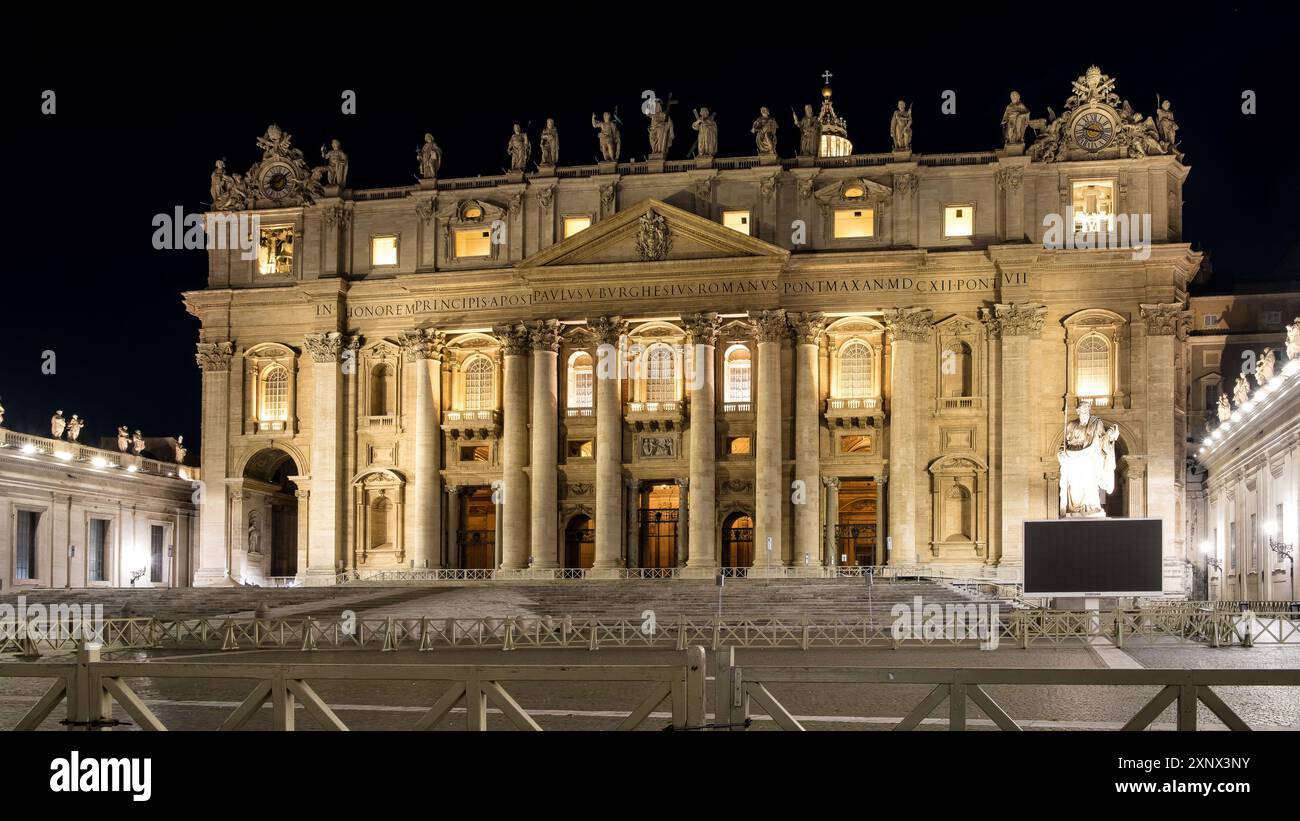 Night view of Saint Peter's Basilica, silhouetted against darkened sky, Vatican City, the papal enclave in Rome, UNESCO, Rome, Lazio, Italy Stock Photo