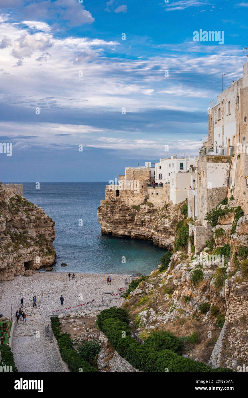 the-beach-of-polignano-a-mare-with-its-steep-cliffs-of-the-old-town