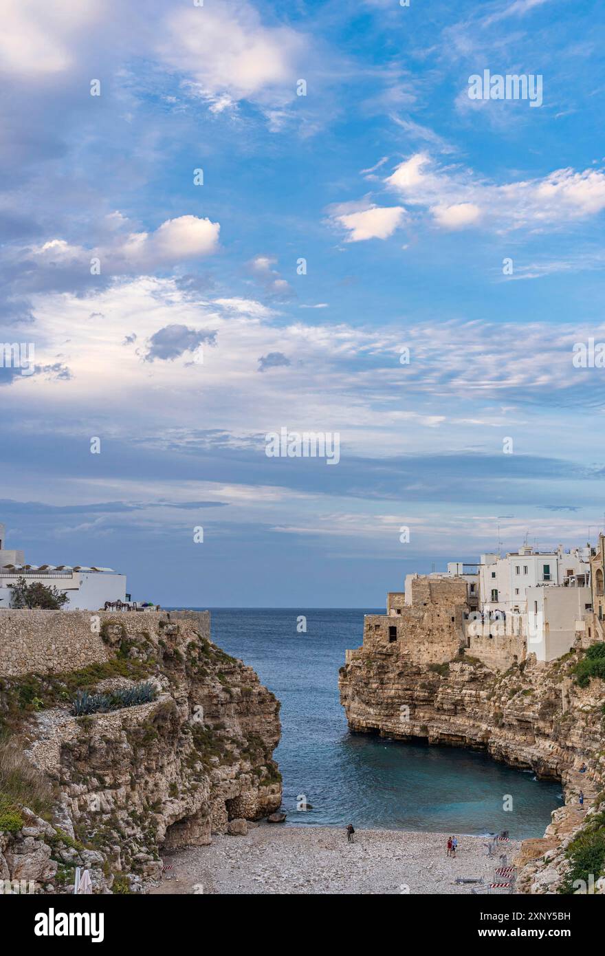 the-beach-of-polignano-a-mare-with-its-steep-cliffs-of-the-old-town