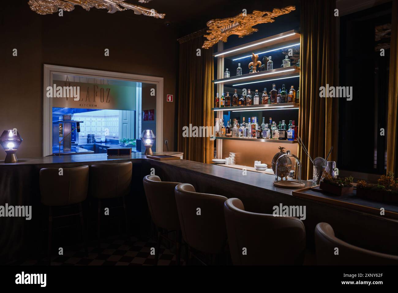 luxurious-bar-interior-at-vila-foz-hotel-and-spa-in-porto-portugal