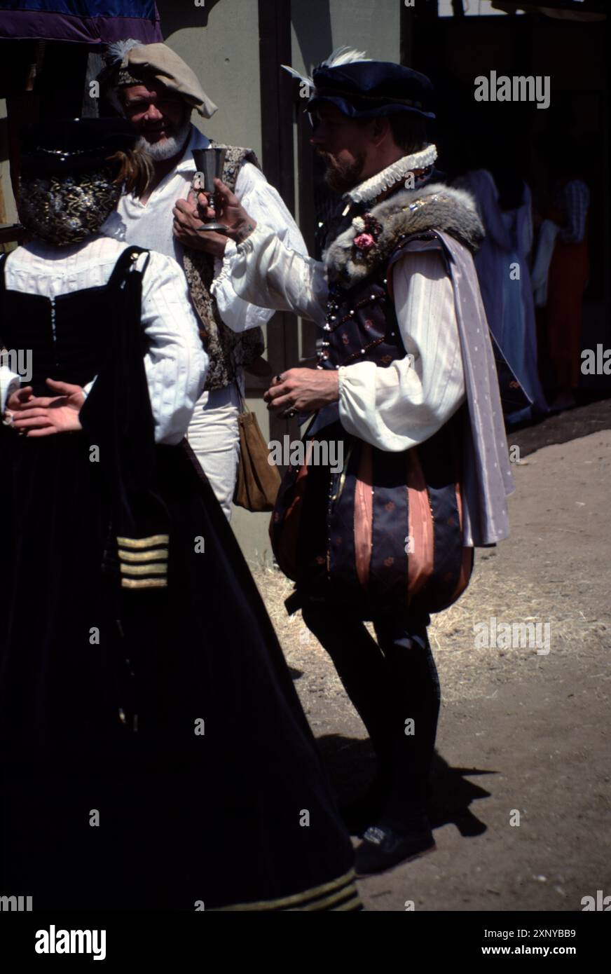 Having Fun Renaissance Renaissance pleasure faire dining hi-res stock photography and images ...