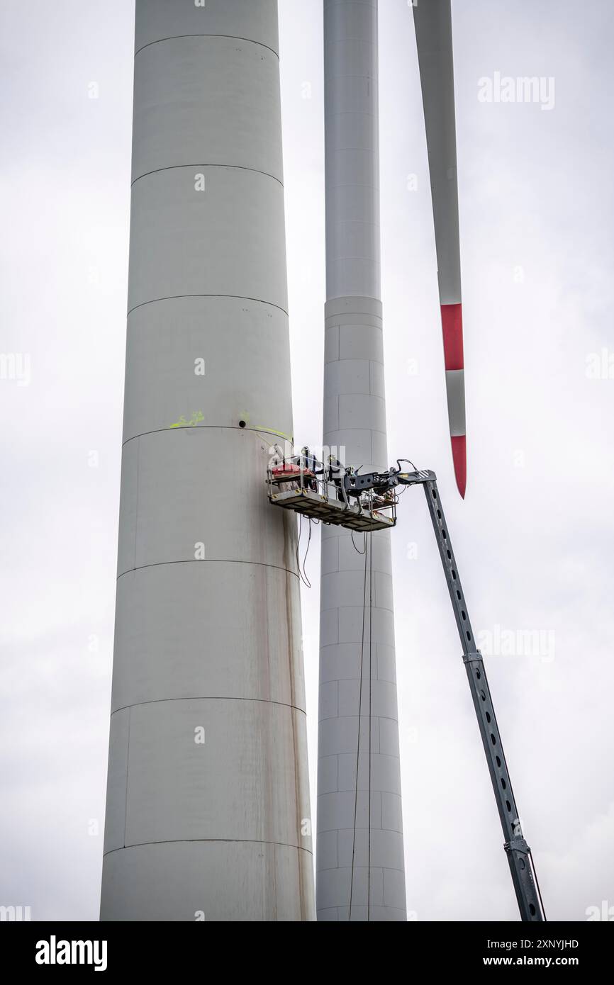 Preparation for the demolition of the tower of a 20 year old wind ...