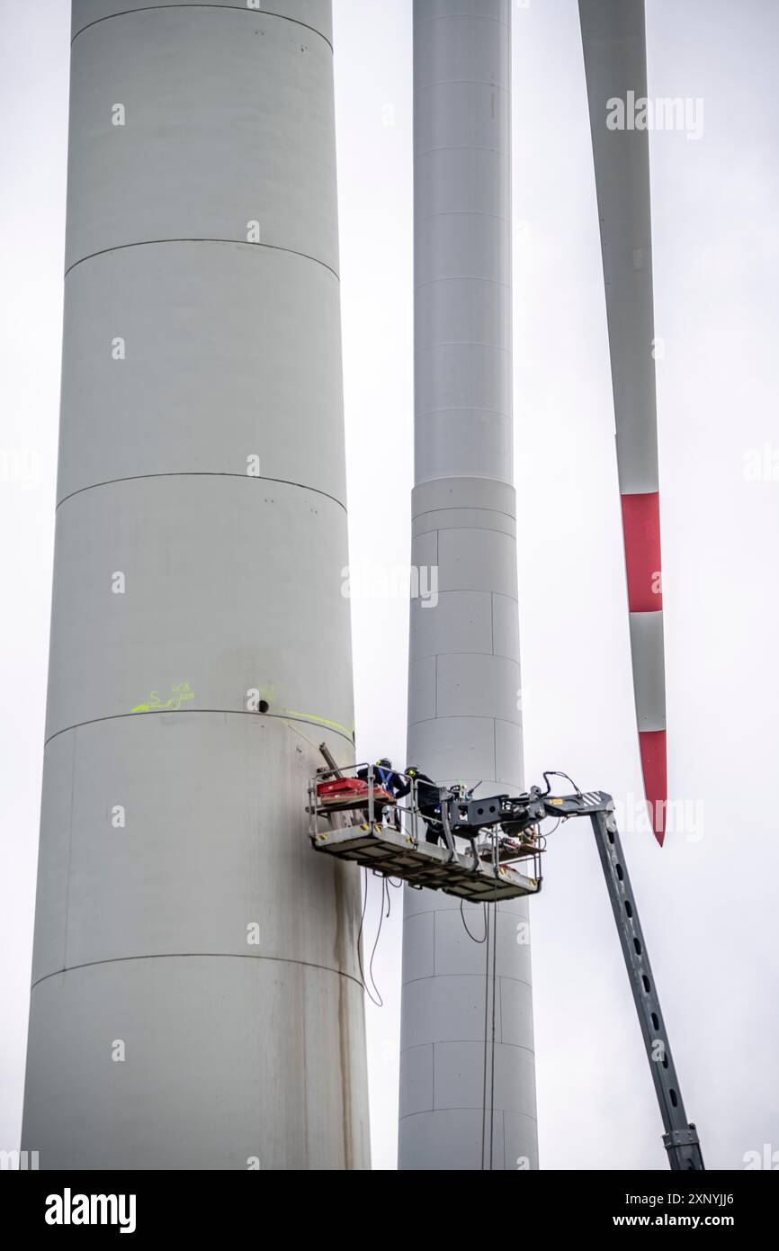 Preparation for the demolition of the tower of a 20 year old wind ...