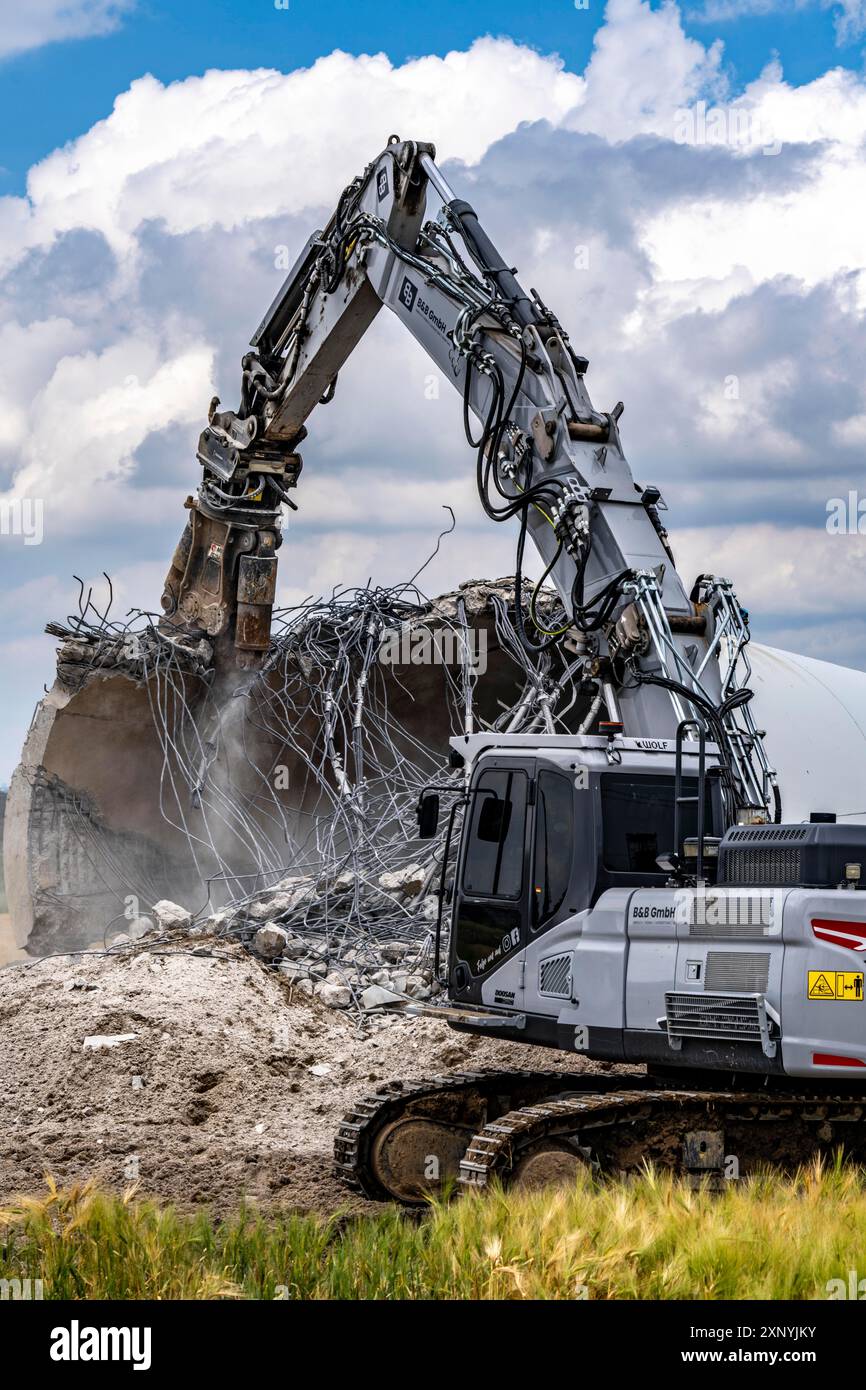 Demolished tower of a 20 year old wind turbine, in the Werl wind farm ...
