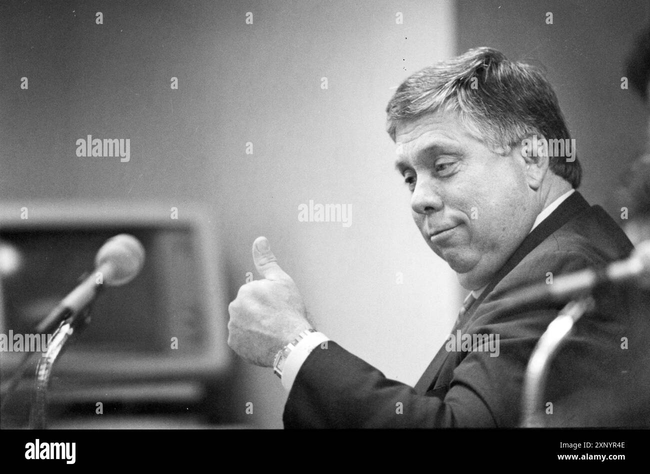 Austin Texas USA, 1995: Texas State Sen. CARL PARKER (D-Port Arthur) gives a thumbs-up at a committee hearing during the legislative session. ©Bob Daemmrich Stock Photo