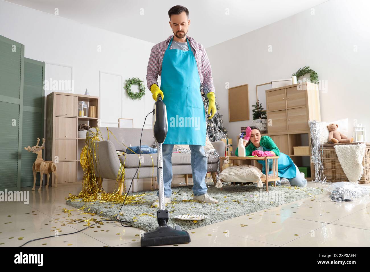 Family cleaning home after party hi-res stock photography and images ...