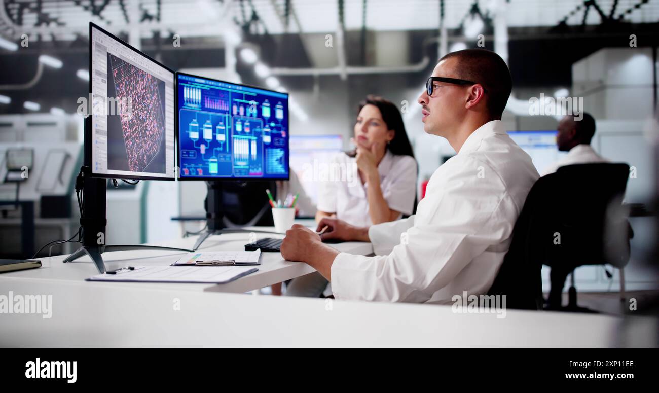 Engineer Operators Using Scada System At Industrial Plant Stock Photo