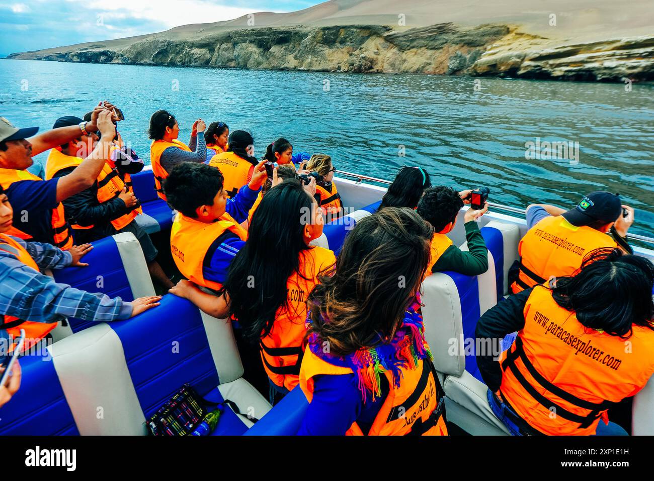 Group tourists in life jackets hi-res stock photography and images - Alamy