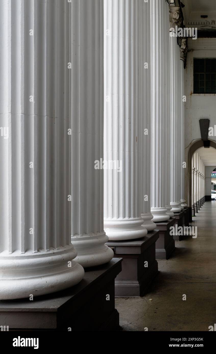 Malaysia colonial architecture columns hi-res stock photography and ...