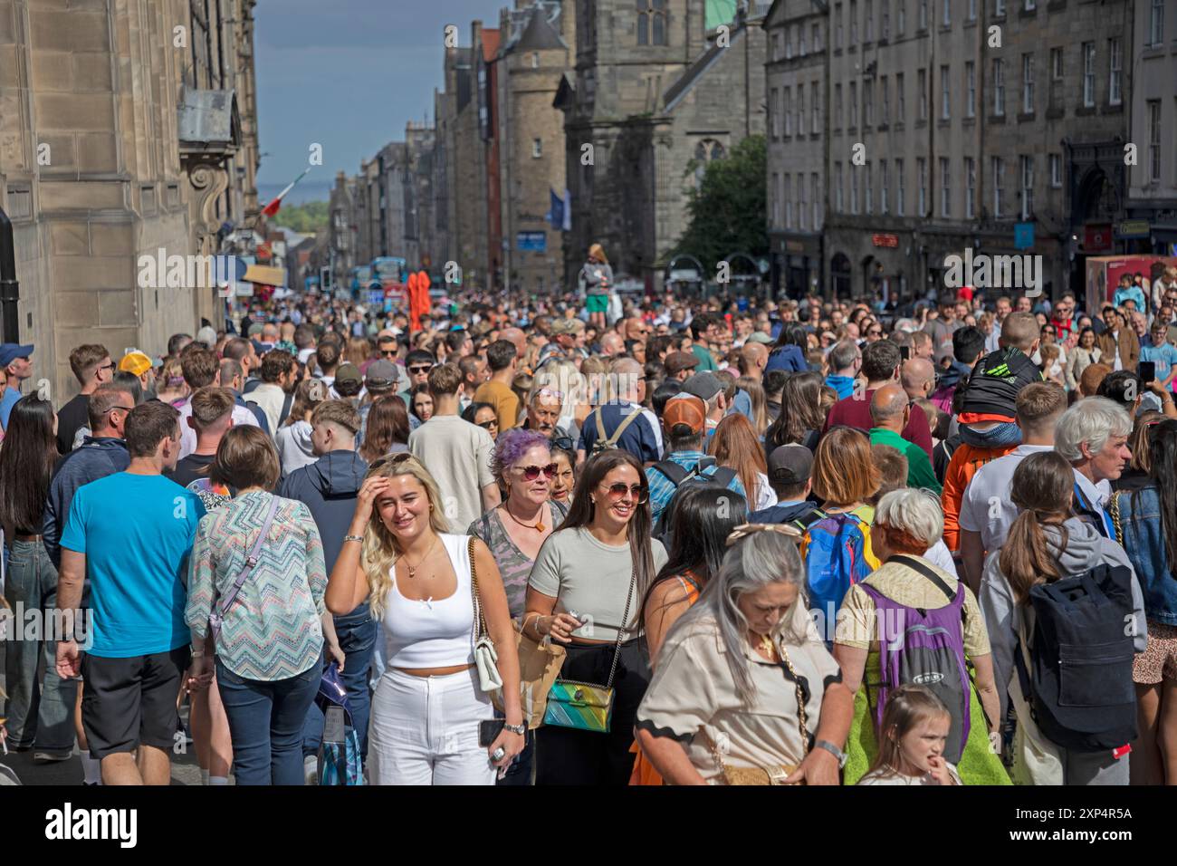 Edinburgh Fringe Royal Mile Scotland UK 3 August 2024 Busy edinburgh-fringe-royal-mile-scotland-uk-3-august-2024-busy
