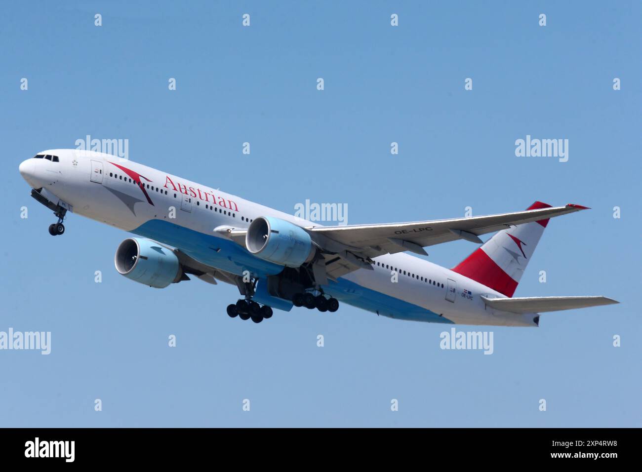 Austrian airlines boeing 777 2z9 hi-res stock photography and