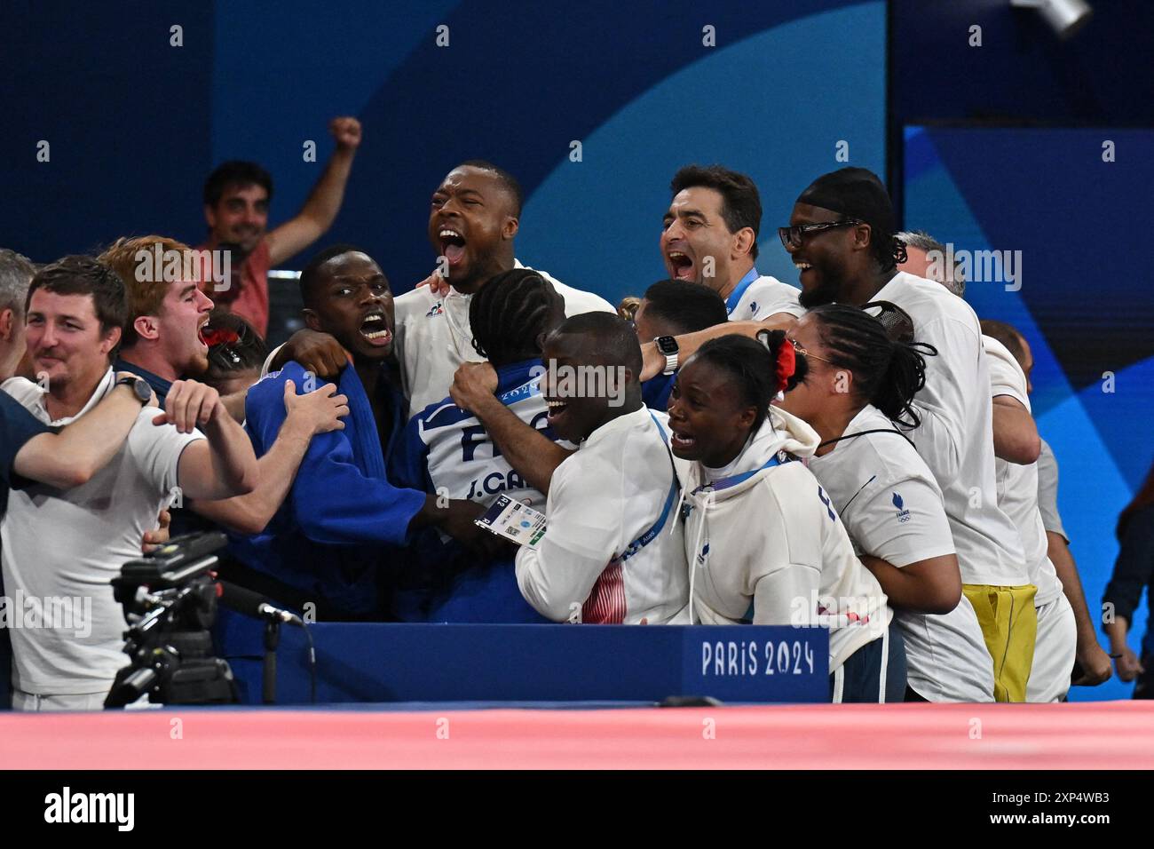 Paris France 03rd Aug 2024 French Team Members Celebrate During The paris-france-03rd-aug-2024-french-team-members-celebrate-during-the