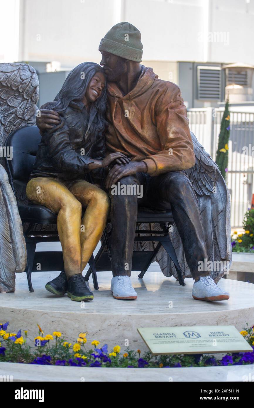Los Angeles, United States. 03rd Aug, 2024. The newly statue of late Los  Angeles Lakers star Kobe Bryant and his daughter, Gigi Bryant, is unveiled  outside Crypto.com Arena. (Photo by Ringo Chiu/SOPA
