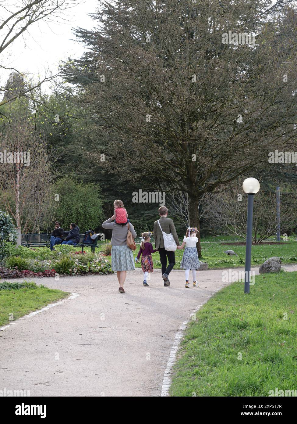 Mother two daughters rear view hi-res stock photography and images - Alamy