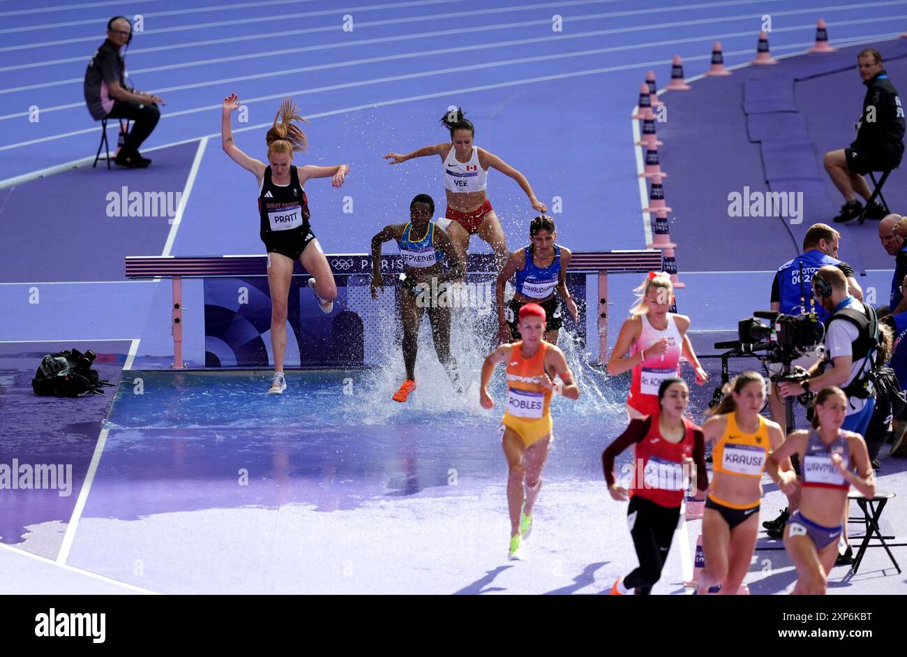 Great Britain's Aimee Pratt during the Women's 3000m Steeplechase Round at the Stade de France on the ninth day of the 2024 Paris Olympic Games in France. Picture date: Sunday August 4, 2024. Stock Photo