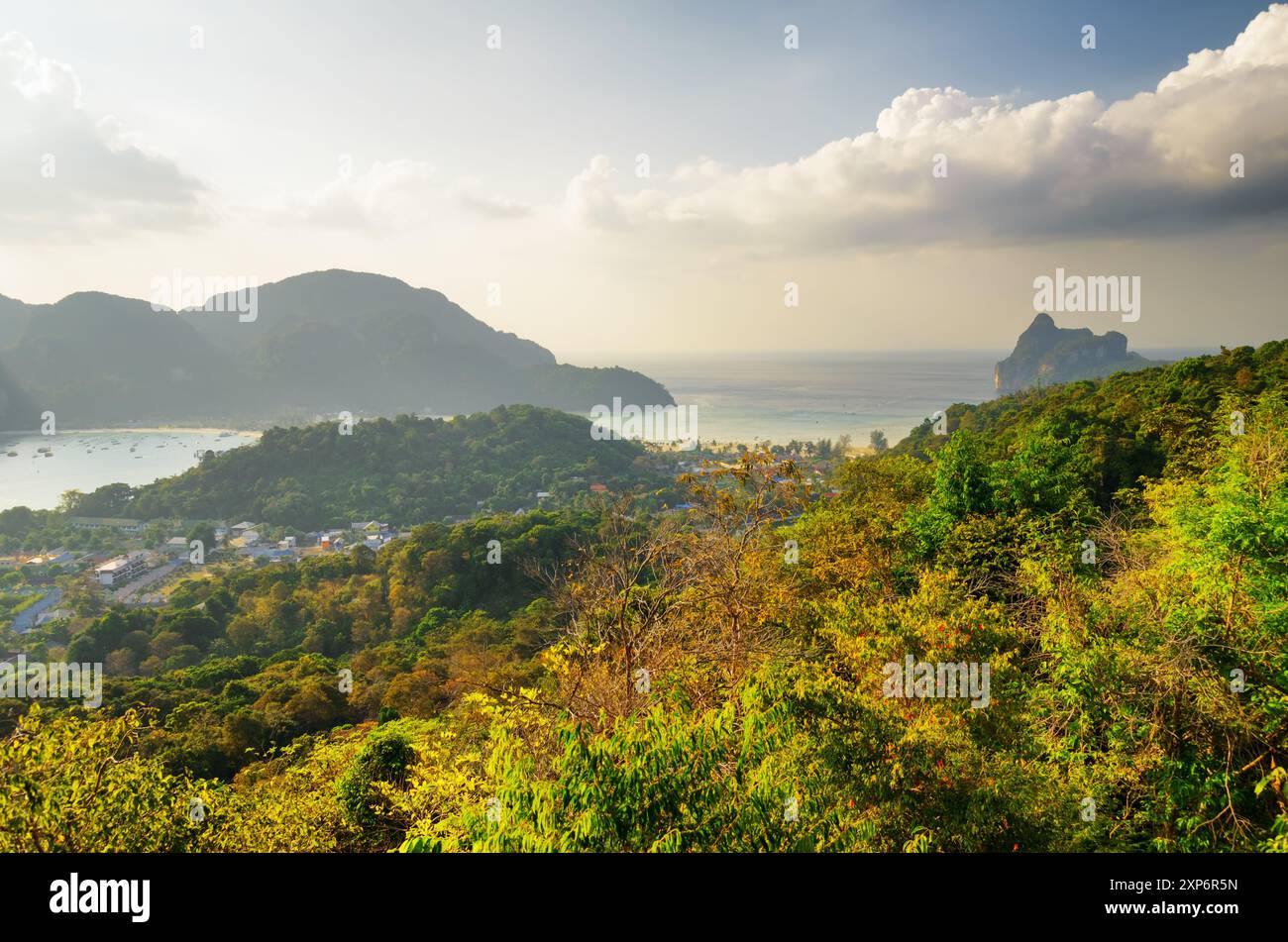 Beautiful sunset above sea in hi-res stock photography and images - Alamy