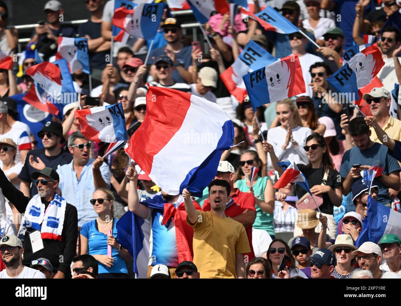 Paris, France. 4th Aug, 2024. Spectators watch the men's individual 1/8 ...