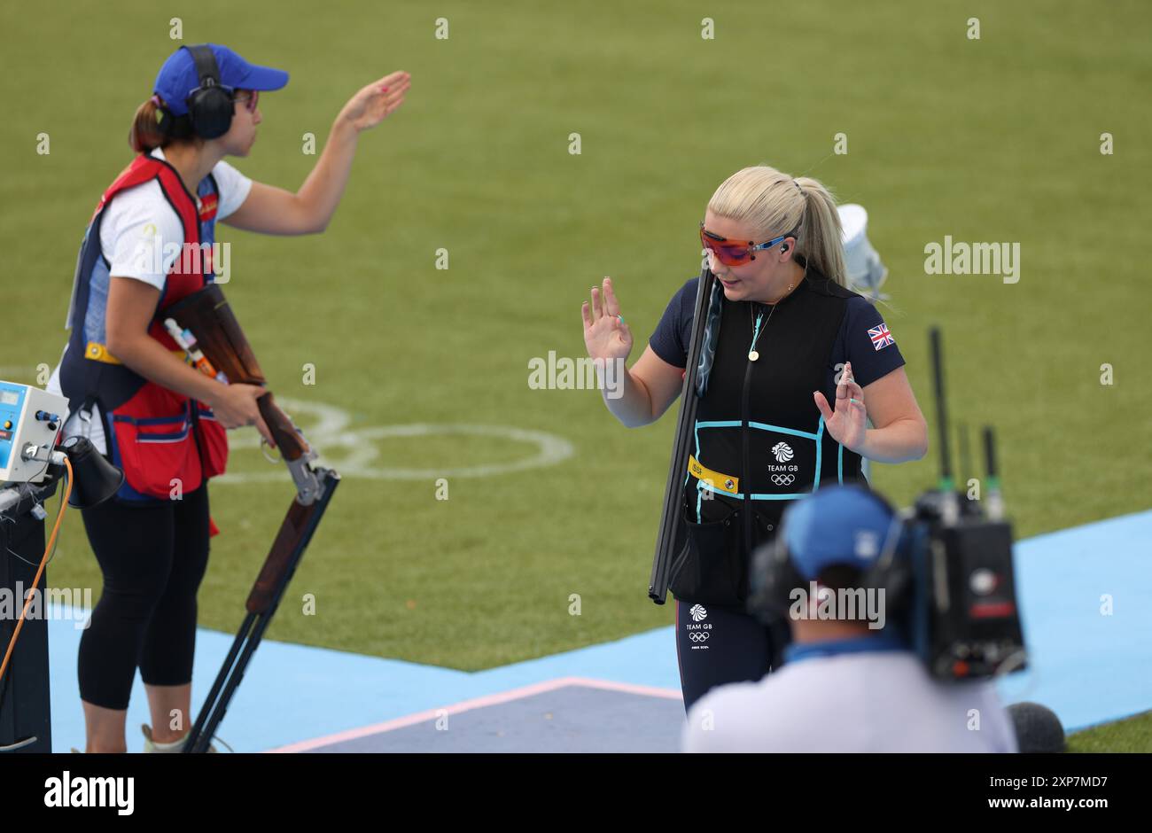 Great Britain's Amber Rutter appeals for a hit in the shoot-out during ...