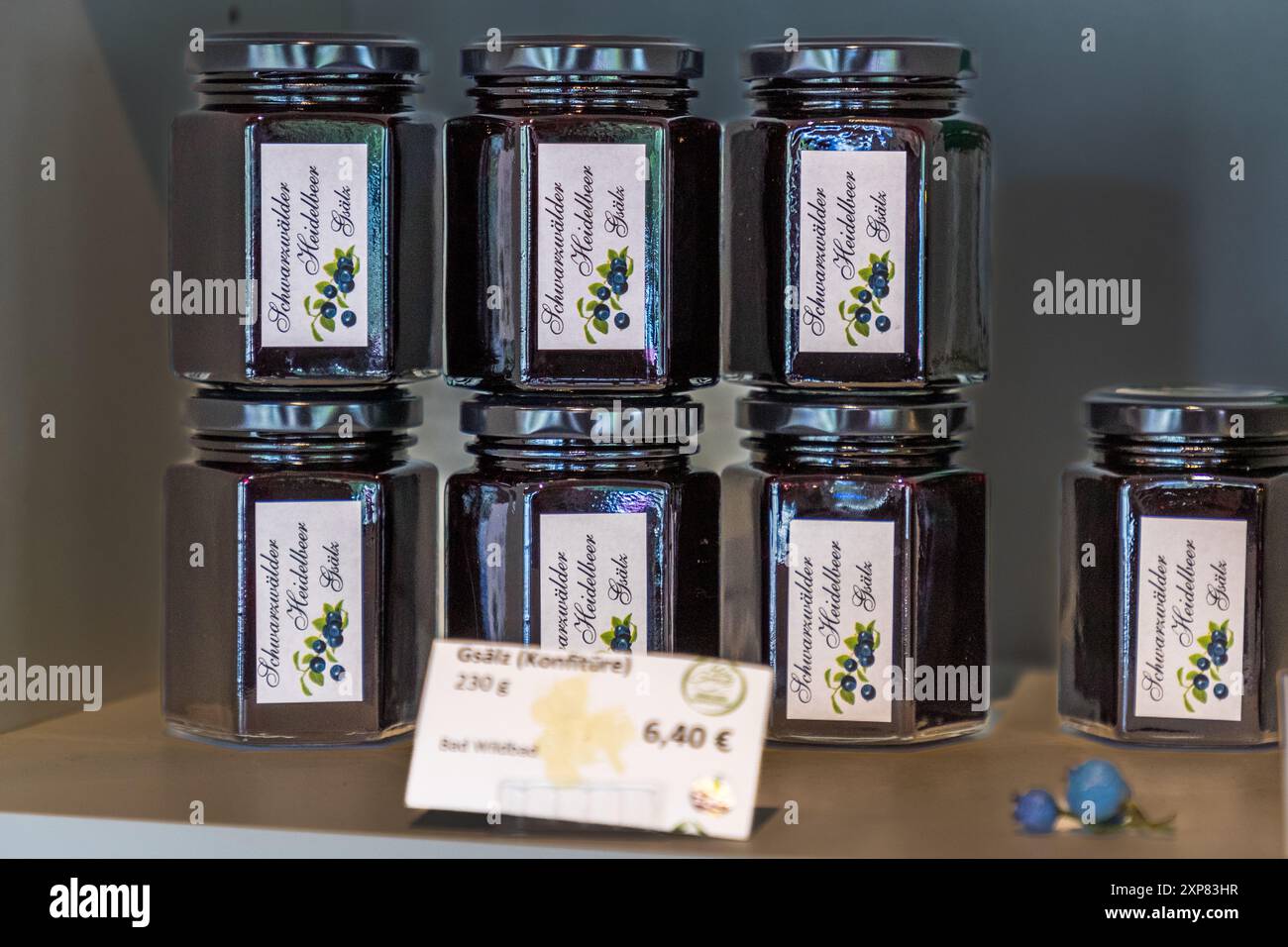 Jars of Black Forest blueberry jam. Gsälz is the regional word for jam or marmalade in the Black Forest and originates from the Swabian-Alemannic language area. Blueberry house, Enzklösterle, Baden-Württemberg, Germany Stock Photo
