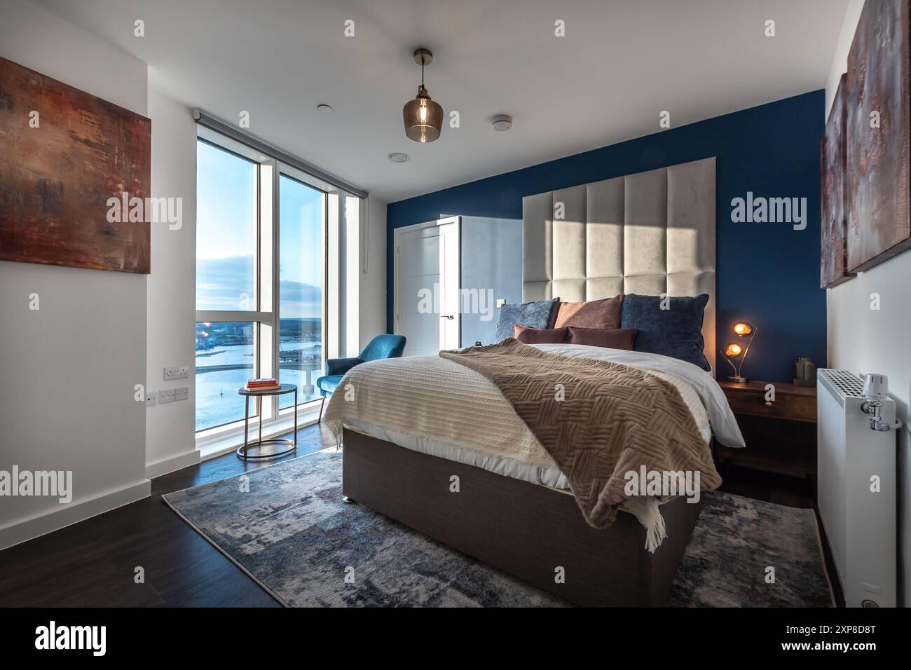 Relaxin bed hi-res stock photography and images - Alamy