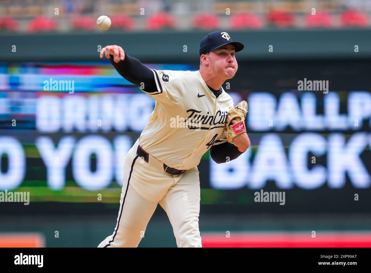 Minneapolis, Minnesota, USA. 4th Aug, 2024. Minnesota Twins relief pitcher COLE SANDS (44) during a MLB baseball game between the Minnesota Twins and the Chicago White Sox at Target Field. The twins won 13-7. The White Sox lost their 20th straight game. (Credit Image: © Steven Garcia/ZUMA Press Wire) EDITORIAL USAGE ONLY! Not for Commercial USAGE! Credit: ZUMA Press, Inc./Alamy Live News Stock Photo