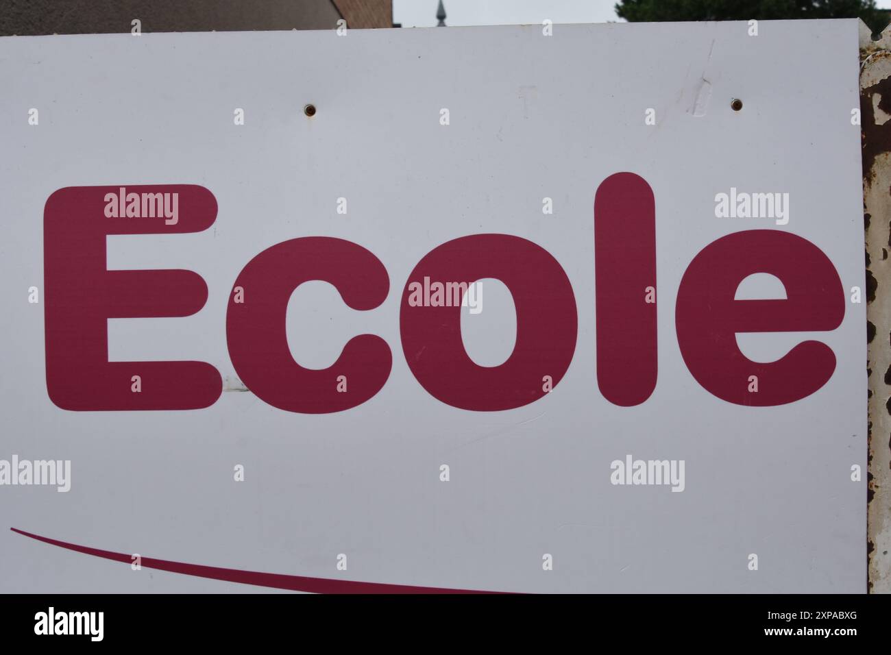 Une inscription violette Ecole Stock Photo