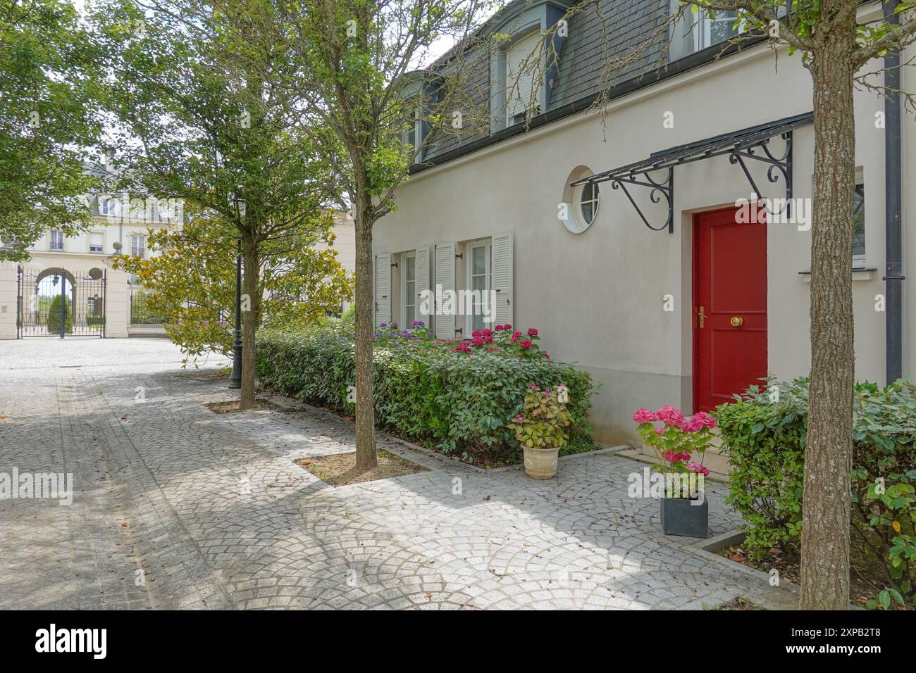 Marne-la-Vallée, Chessy, neue Traditionelle Architektur // Marne-la ...