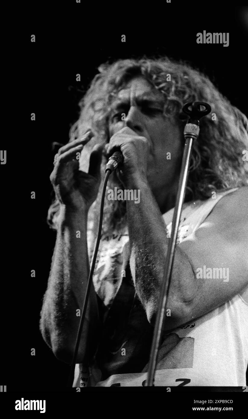 Robert Plant live at Glastonbury 1993 Stock Photo