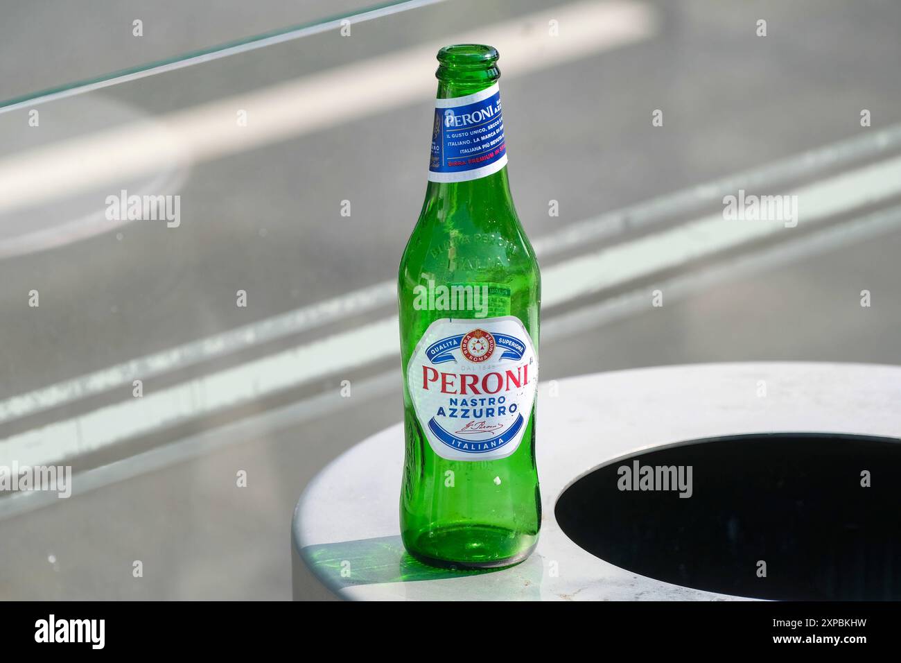 Peroni bottle hi-res stock photography and images - Alamy