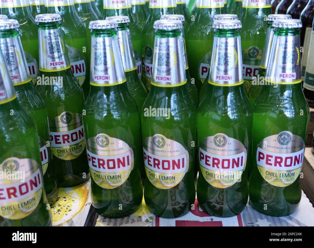 PERONI LEMON BEER BOTTLES ON DISPLAY INSIDE THE FOOD STORE Stock Photo