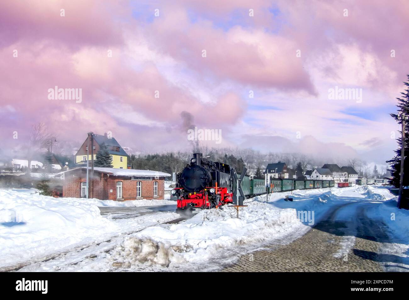 Erzgebirge Germany Train + 3 wagons + Guerite + Barriere
