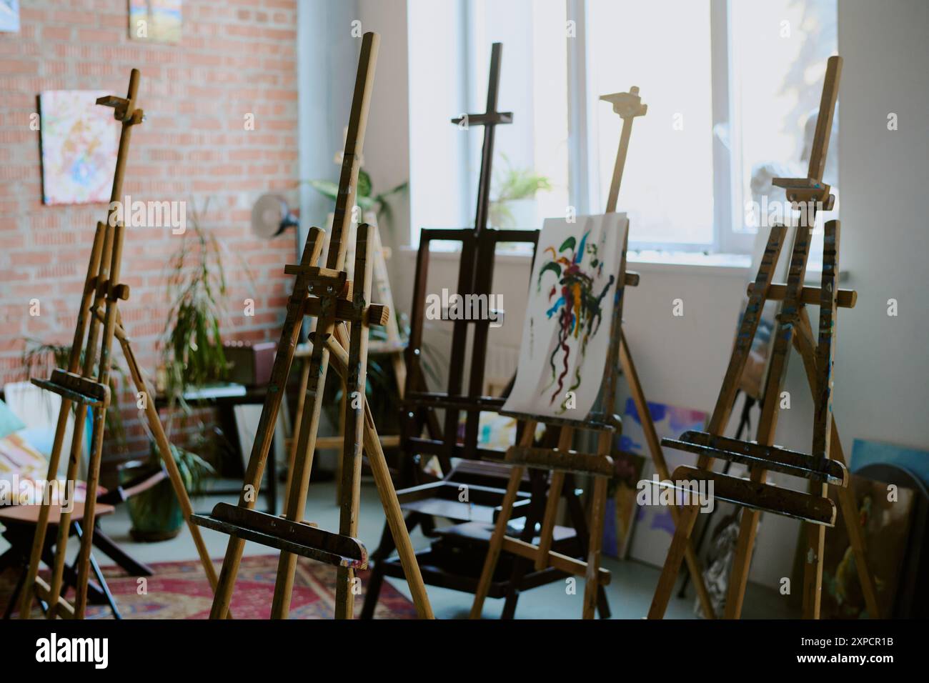 Draw with an easel hi-res stock photography and images - Alamy
