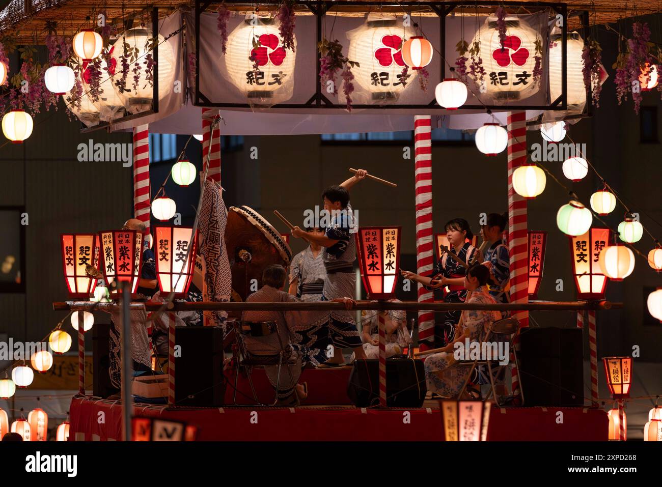 Drummer kids hi-res stock photography and images - Page 2 - Alamy, image size:1300x957