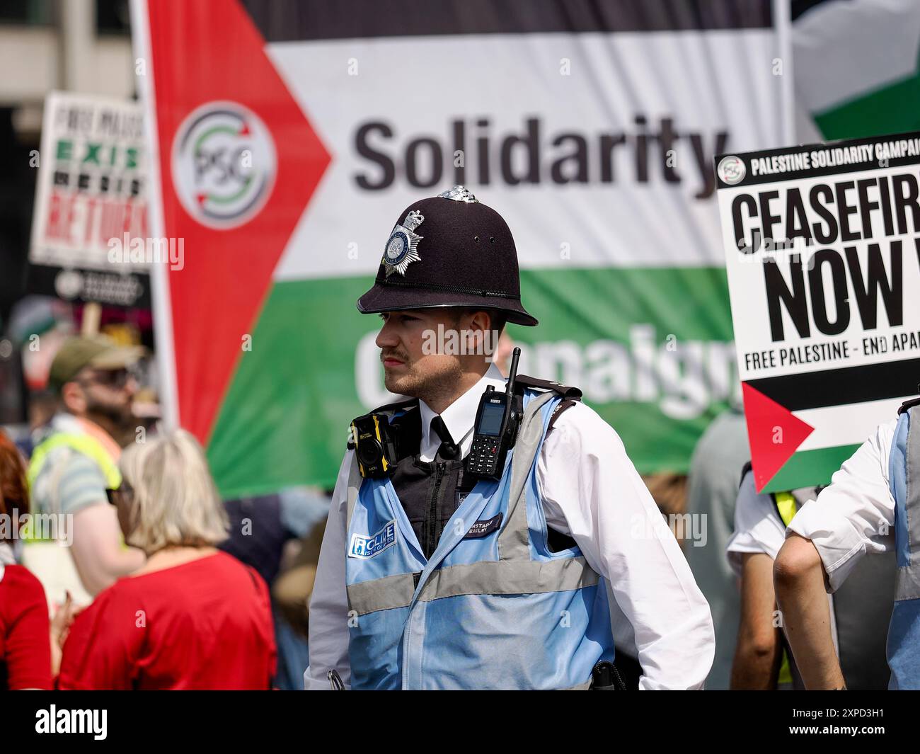 Police at palestine demo hi-res stock photography and images - Alamy