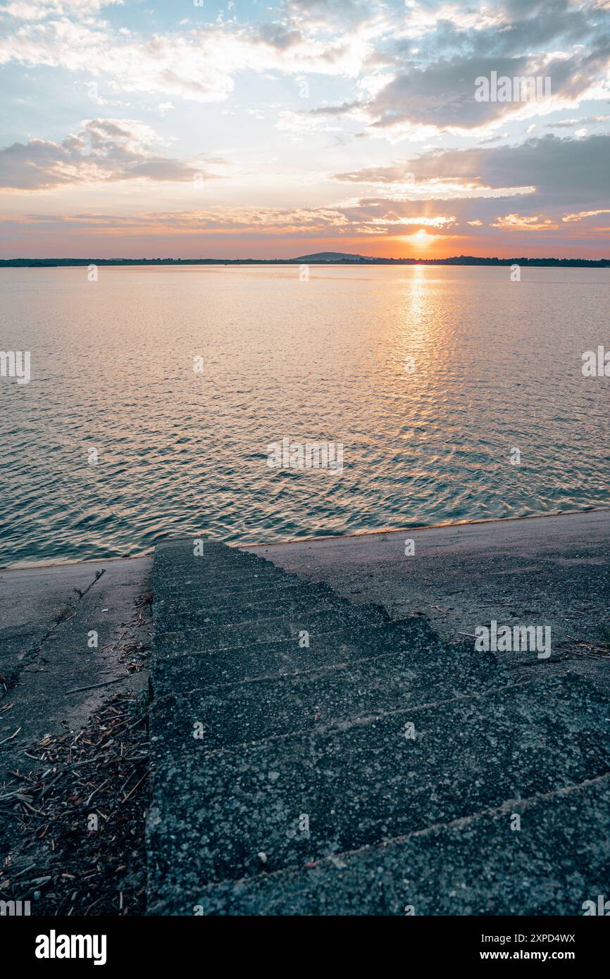 Golden hour over lake hi-res stock photography and images - Page 2