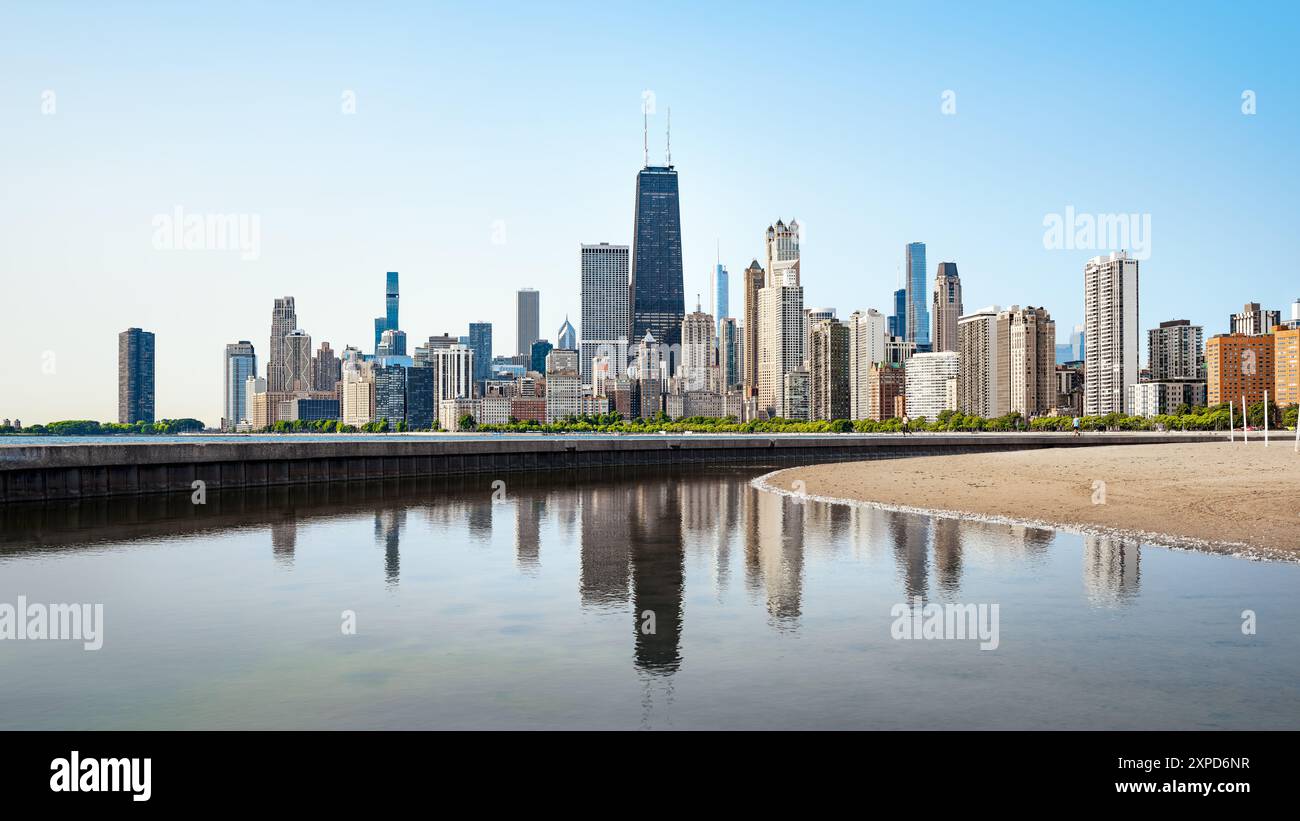 the reflected skyline of chicago in the early morning light Stock Photo