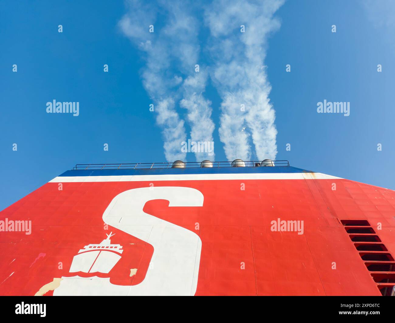 Ferry ship boat funnel stack hi-res stock photography and images - Alamy