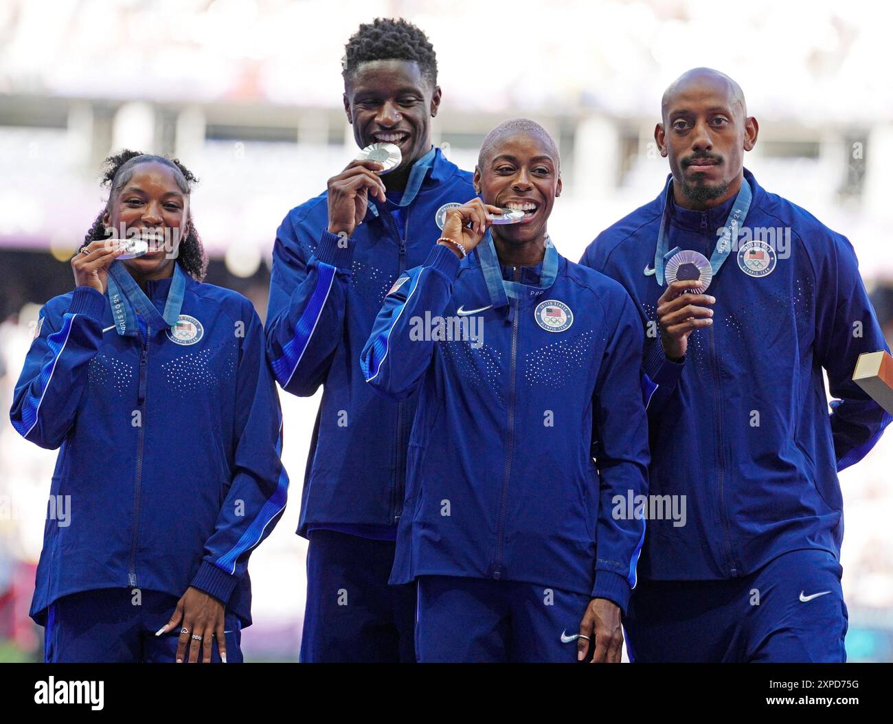 paris-france-05th-aug-2024-4x400-mixed-relay-silver-medalists-team