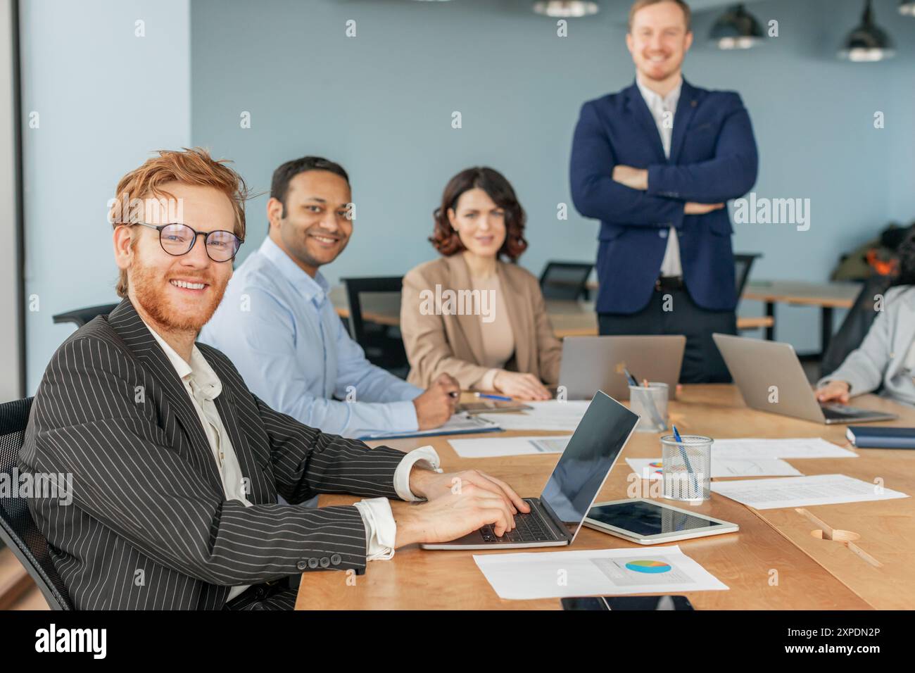 Business meeting setting hi-res stock photography and images - Alamy