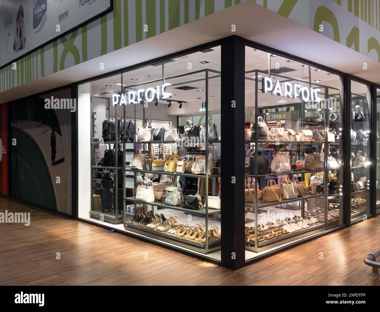 Parfois store exterior hi-res stock photography and images - Alamy