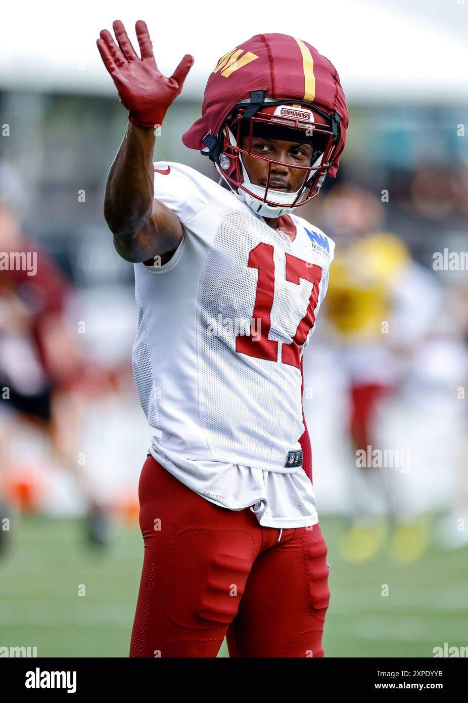 Washington Commanders wide receiver Terry McLaurin (17) waves to fans ...