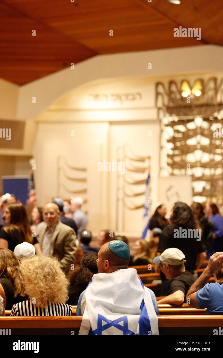 A Los Angeles Jewish Community Vigil for Israel at Stephen Wise Temple on Oct. 8, 2023. Photo by Raquel G. Frohlich. Stock Photo